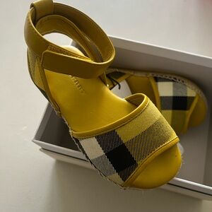 Burberry Yellow Plaid Kids Sandals sz 27 NWT
